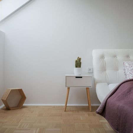 Dot 3 Bdr Apartment With Tyn Cathedral View & Ac Prag Exteriör bild