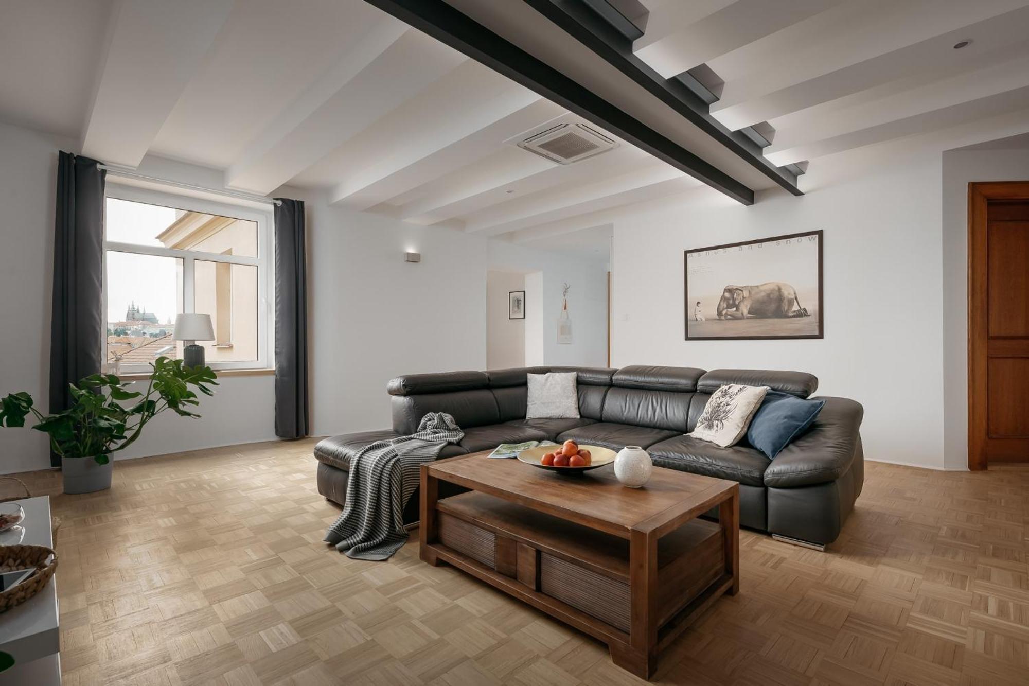 Dot 3 Bdr Apartment With Tyn Cathedral View & Ac Prag Exteriör bild