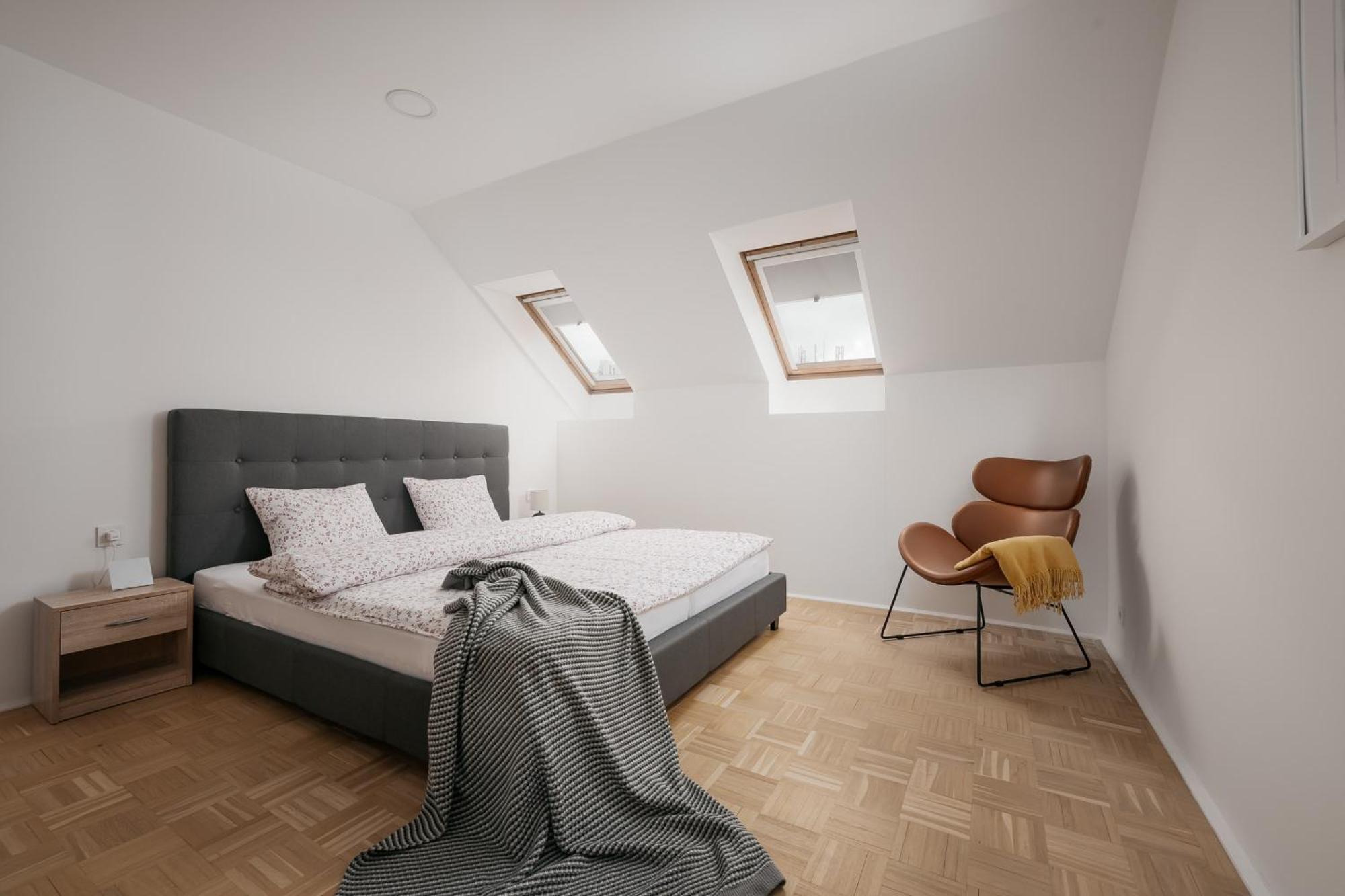 Dot 3 Bdr Apartment With Tyn Cathedral View & Ac Prag Exteriör bild