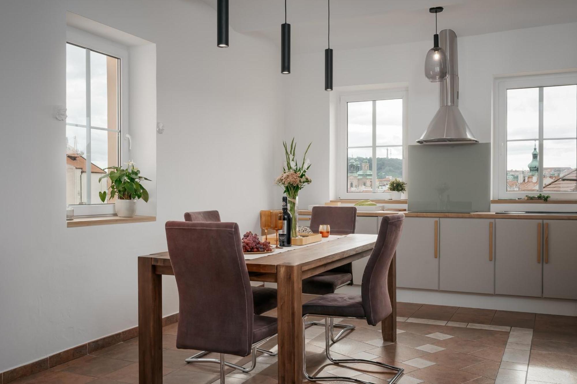 Dot 3 Bdr Apartment With Tyn Cathedral View & Ac Prag Exteriör bild