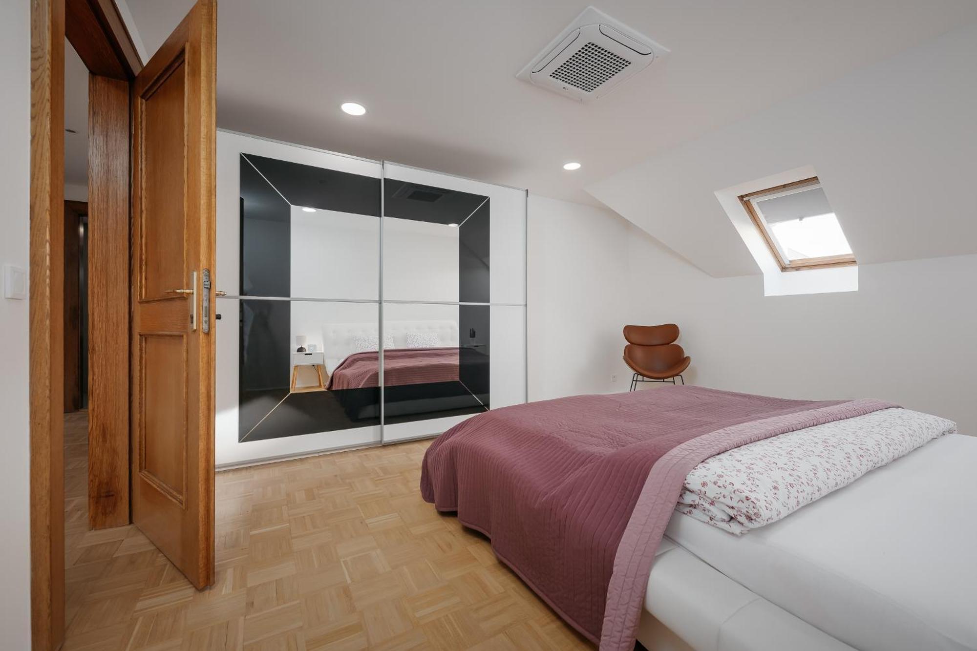 Dot 3 Bdr Apartment With Tyn Cathedral View & Ac Prag Exteriör bild