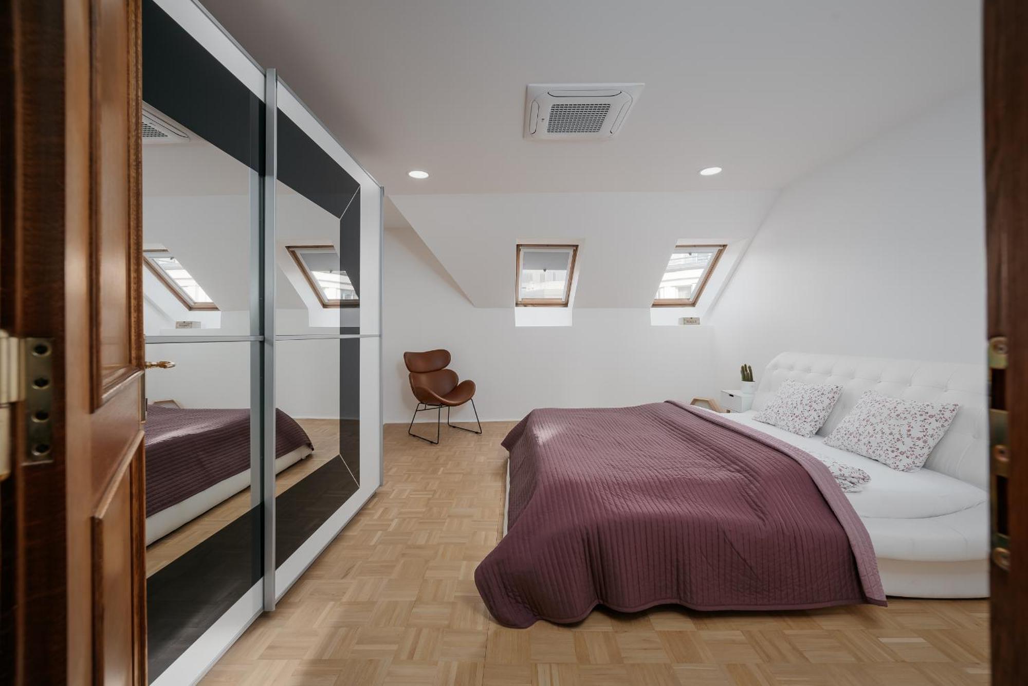 Dot 3 Bdr Apartment With Tyn Cathedral View & Ac Prag Exteriör bild